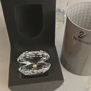 Swarovski Crystal Clam With Pearl Figurine